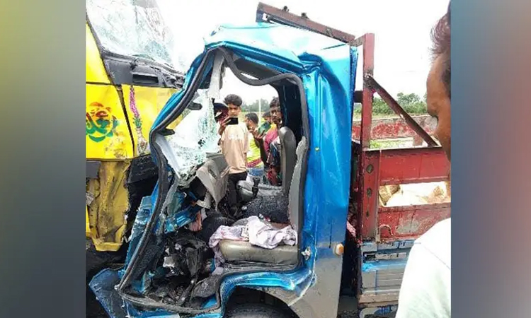 বগুড়ায় দুই ট্রাকের সংঘর্ষে নিহত ৪