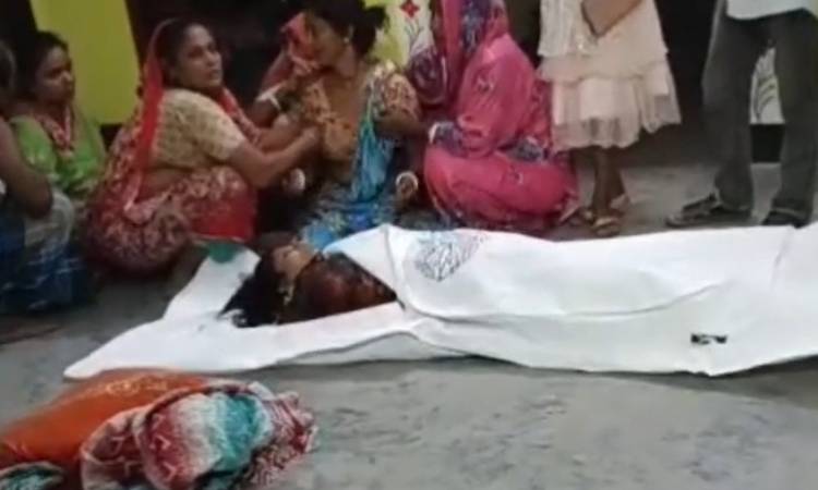 ধামরাইয়ে ৩ মাসের অন্তঃসত্ত্বা গৃহবধূকে পিটিয়ে হত্যা