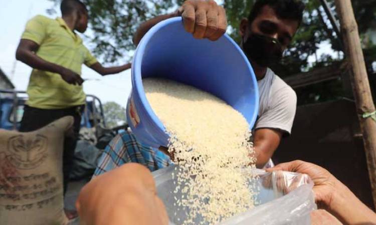 ছয় মাস ১৫ টাকায় চাল পাচ্ছে ৫৫ লাখ পরিবার