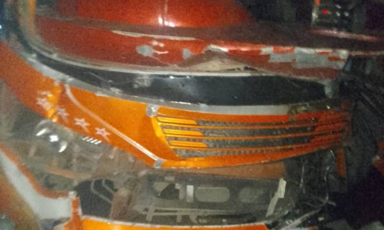 বগুড়ায় বিকল ট্রাকে বাসের ধাক্কায় ২ যাত্রী নিহত