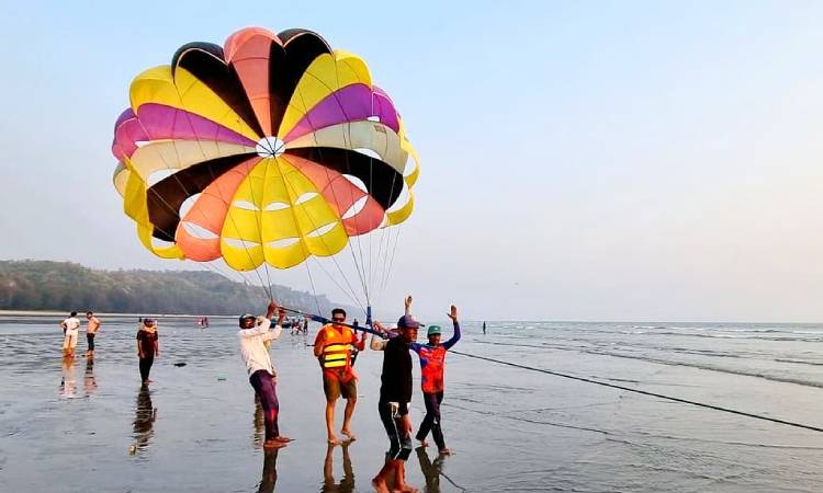 কক্সবাজারে ঝুঁকিপূর্ণ প্যারাসেলিং বন্ধে সরকারকে নোটিশ