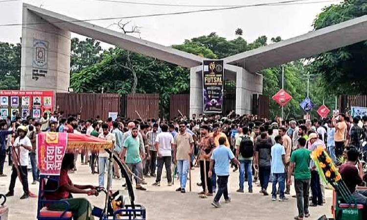 শিবির শূন্য বেরোবি ক্যাম্পাস, ভিতরে-বাহিরে নিয়ন্ত্রণ নিয়েছে ছাত্রদল