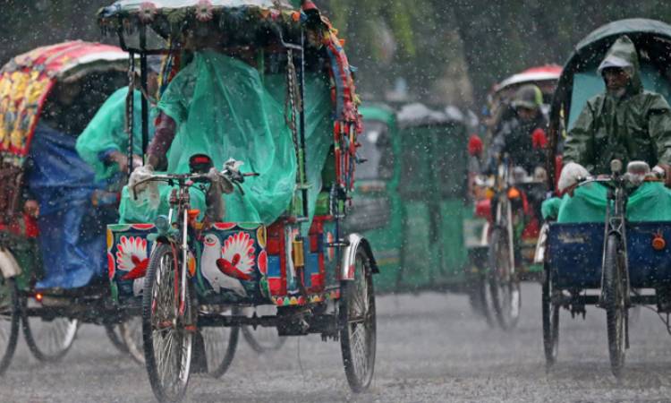 আগামী ৩ দিন দেশজুড়ে মাঝারি থেকে ভারী বৃষ্টির আভাস