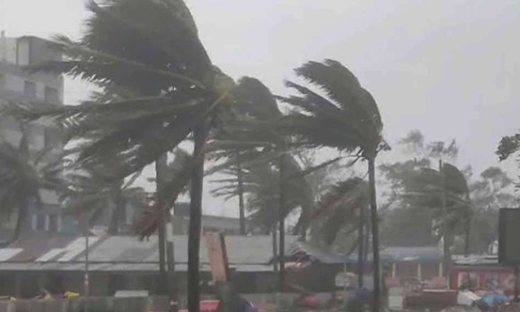 রাতে ৬ জেলায় ঝড়ের পূর্বাভাস, নদীবন্দরে সতর্ক সংকেত