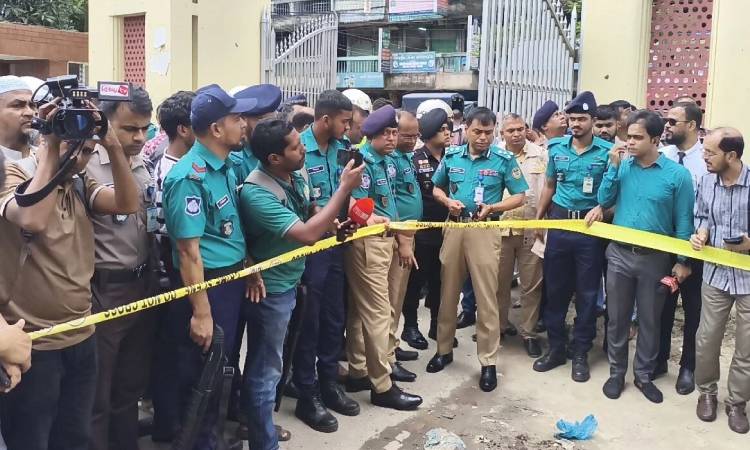 বরিশাল দায়রা জজ আদালত চত্বরে ককটেল বিস্ফোরণ