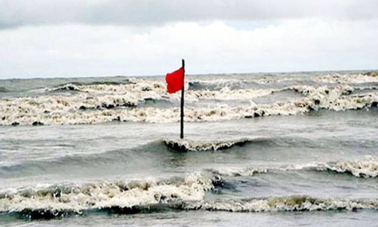 চার সমুদ্রবন্দরে ৩ নম্বর সতর্ক সংকেত