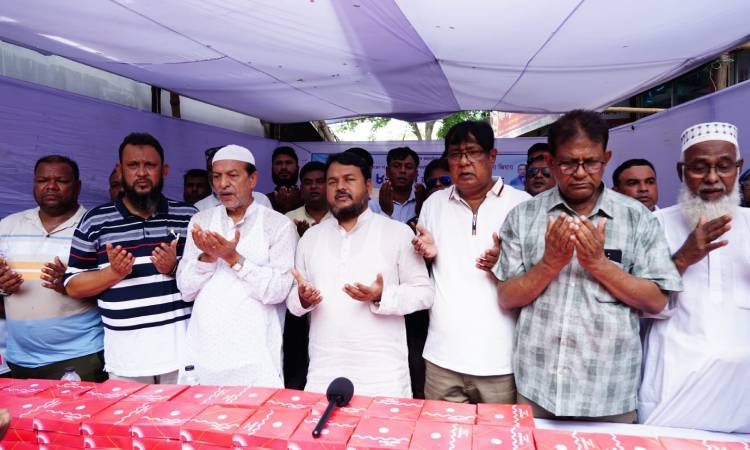 খালেদা জিয়ার ৮২তম জন্মদিন উপলক্ষ্যে রাজশাহীতে দোয়া ও খাবার বিতরণ