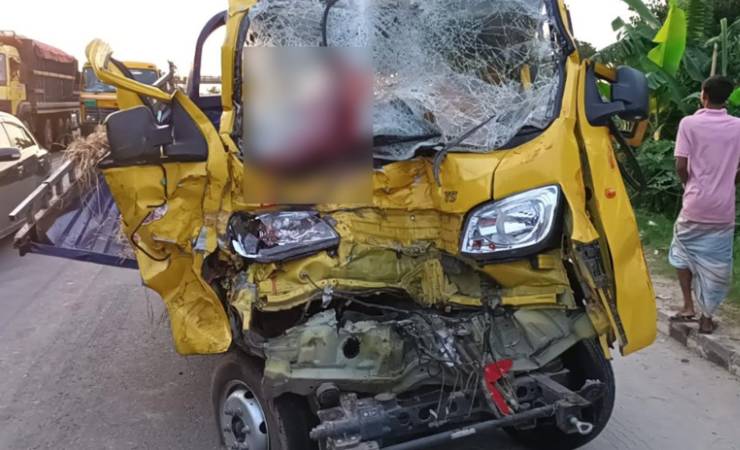 কালিয়াকৈরে পিকআপ-অটোরিকশা-বাস সংঘর্ষে নিহত ৩