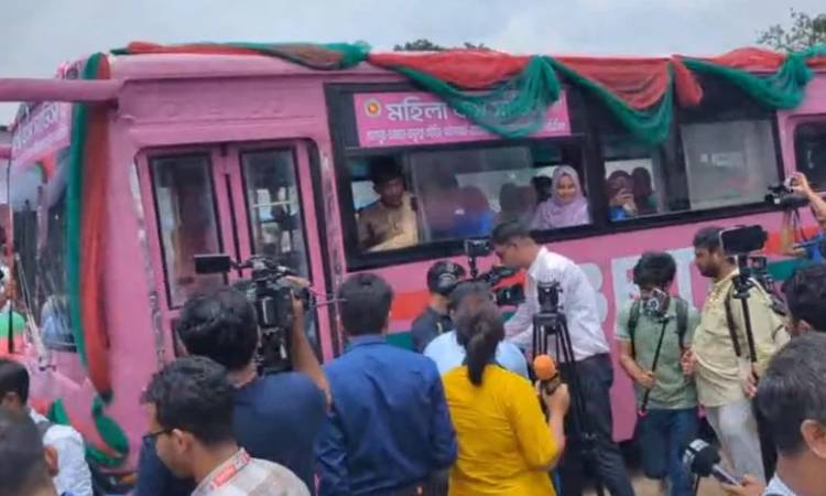 নারীদের নিরাপদ যাতায়াতে রাজধানীতে পিংক বাস  সার্ভিস চালু