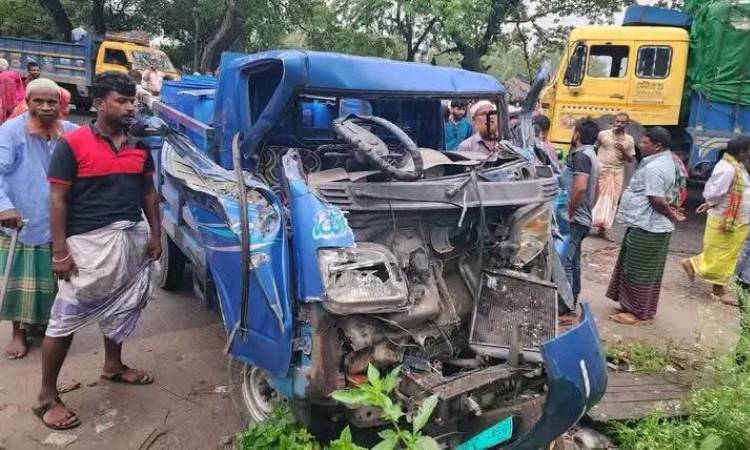 উল্লাপাড়ায় সড়ক দুর্ঘটনায় পিকআপ চালক নিহত, লাশ নিয়ে বিক্ষোভ