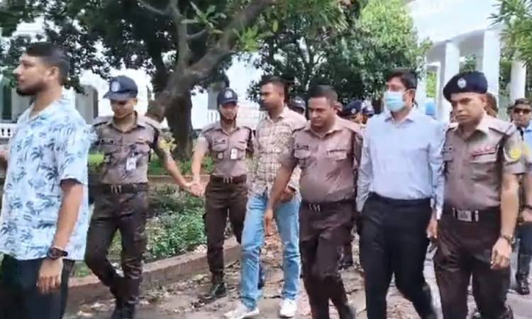 ইলিয়াস আলী গুম: উইং কমান্ডার সাইফকে আনা হলো ট্রাইব্যুনালে