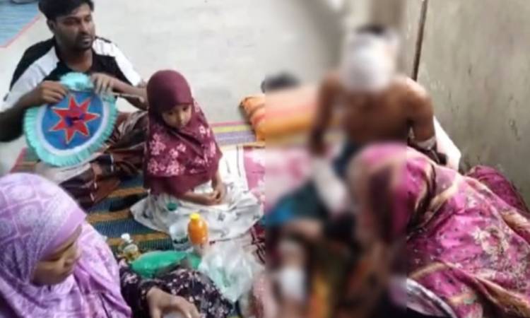 রাজশাহীতে মা ও ভাইকে বঁটি দা দিয়ে কুপিয়ে জখম করল ছেলে