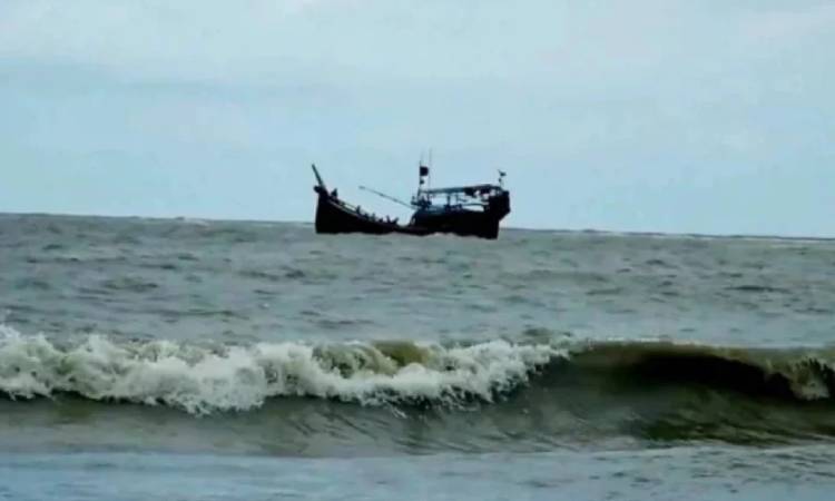 বঙ্গোপসাগরে ট্রলারডুবি, ৫ জেলে নিখোঁজ