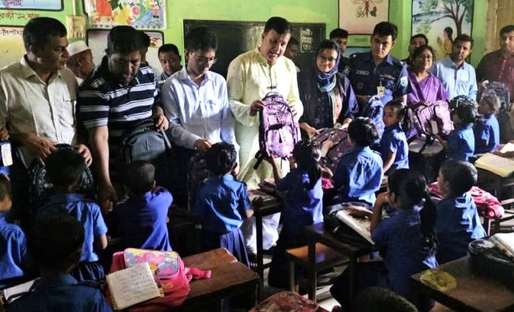 নিজের সন্তানের মতো শিক্ষার্থীদের ভবিষ্যৎ গড়ে তুলুন : এমপি মোশারফ