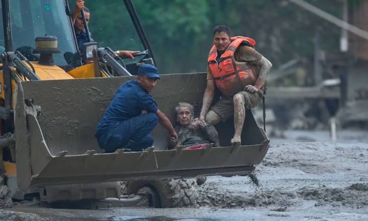 নেপালে পাহাড়ি ঢল-ভূমিধসে নিহত বেড়ে ১৬০, নিখোঁজ ৮ শতাধিক