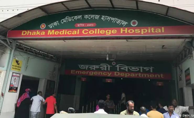 পুরান ঢাকায় সন্ত্রাসীদের এলোপাতাড়ি গুলি, নারীসহ গুলিবিদ্ধ ৩