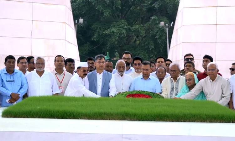 জিয়াউর রহমান ও খালেদা জিয়ার সমাধিতে প্রধানমন্ত্রীর শ্রদ্ধা