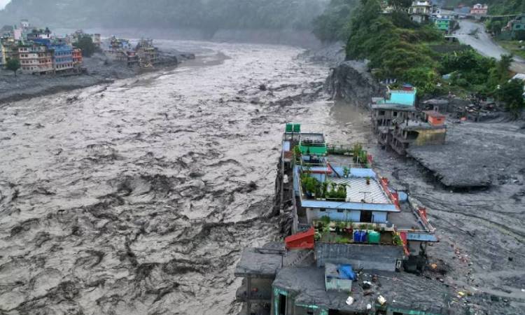 নেপাল-চীন সীমান্তে বন্যায়  নিহত বেড়ে ৯৫৫