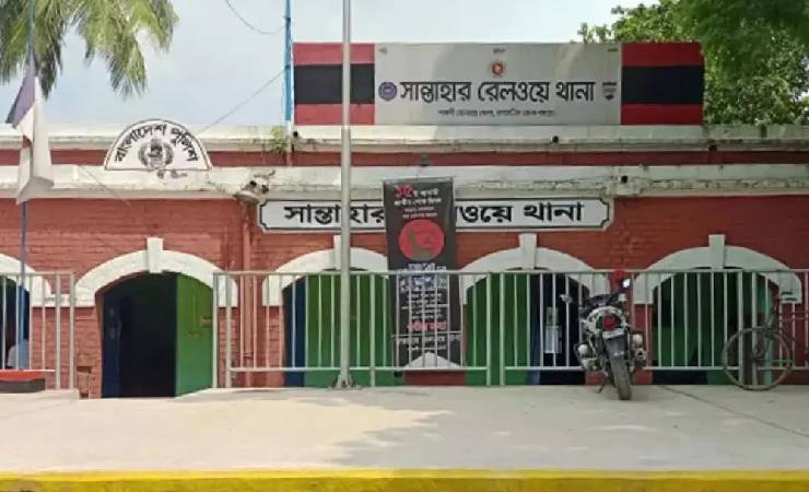 চলন্ত ট্রেনে নারীকে ধর্ষণ: ৪ পুলিশ সদস্য প্রত্যাহার