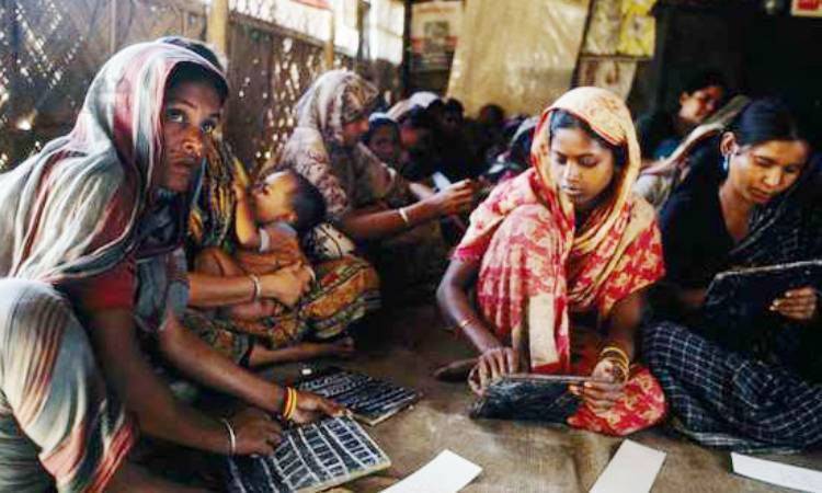 দেশে এখনো পড়তে-লিখতে পারেন না ৪ কোটি মানুষ