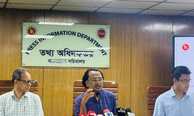 আওয়ামী লীগকে রাজনীতি করতে দেওয়া উচিত হবে না: তথ্য উপদেষ্টা