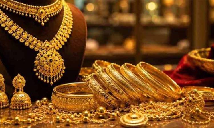 দেশের বাজারে কমলো স্বর্ণের গহনার দাম
