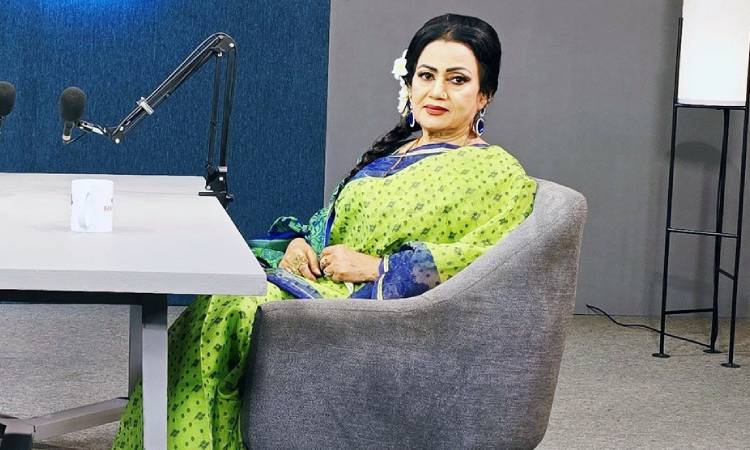 গলা টিপে দুই সাপ মেরে ফেলেছিলেন নায়িকা নূতন!