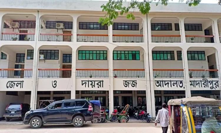 মাদারীপুরে হত্যা মামলায় ৩ ভাইয়ের যাবজ্জীবন, ১৪ আসামি খালাস