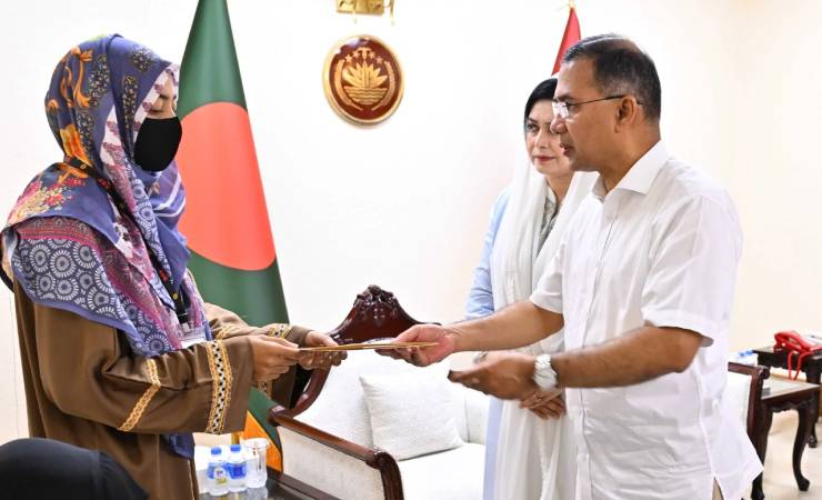 হাটহাজারীতে গোলা বিস্ফোরণে শহীদ সেনাসদস্যদের পরিবারকে প্রধানমন্ত্রীর আর্থিক সহায়তা