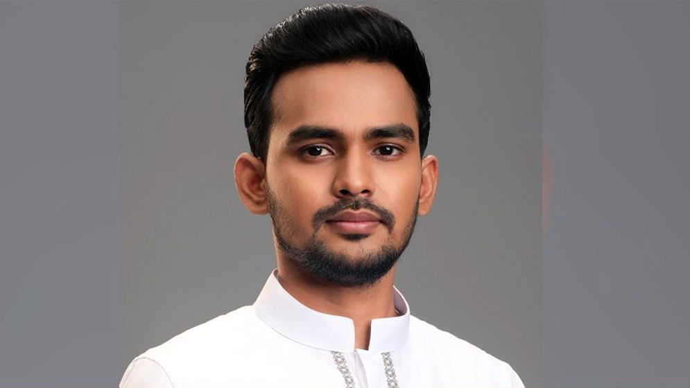 দেশ ছাড়তে পারে আসিফ মাহমুদ, নিষেধাজ্ঞা চাইবে দুদক
