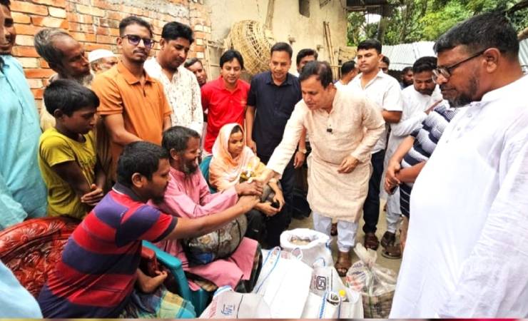 বাবা-মা নেই, জন্মগত প্রতিবন্ধী চার ভাই-বোনের পাশে এমপি মোশারফ