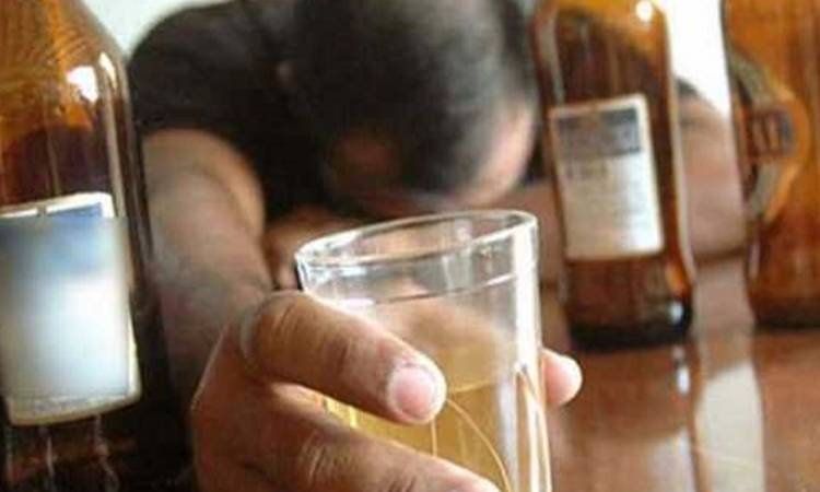 নাইজেরিয়ায় বিষাক্ত মদ পানে ৪৮ জনের মৃত্যু, হাসপাতালে ১০০