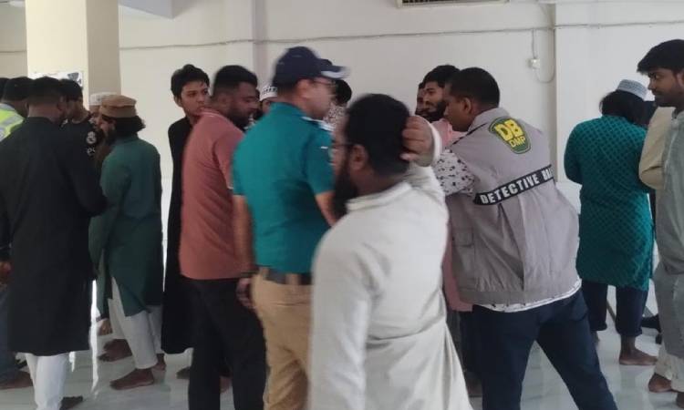 ফার্মগেটে মসজিদে গোপন বৈঠক, জঙ্গি সন্দেহে আটক ২৩