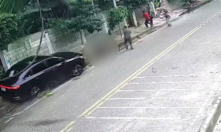রাজধানীর ফুটপাতে বিশ্রাম নিচ্ছিলেন শ্রমিক, গাড়িচাপায় গেল প্রাণ