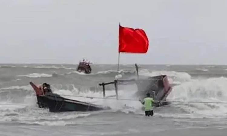 সাগরে গভীর নিম্নচাপ, চার সমুদ্রবন্দরে ৩ নম্বরসতর্ক সংকেত