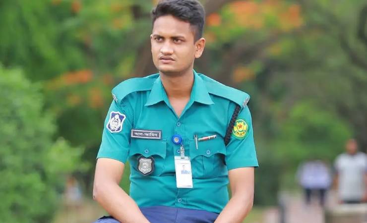 নাটোরে ১০৬ পিস ইয়াবাসহ পুলিশ সদস্য গ্রেফতার