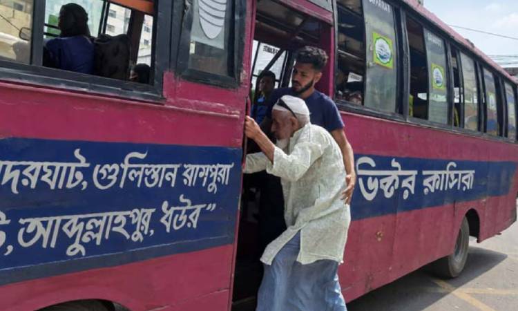 সরকার নির্ধারিত ভাড়ায় চলছে না বাস