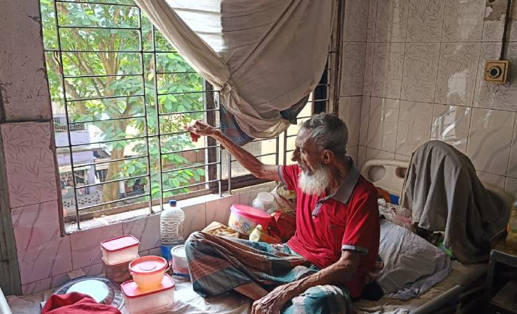 আব্দুল মজিদের শেষ ঠিকানা এখন হাসপাতাল, রোগীরাই তার পরিবার