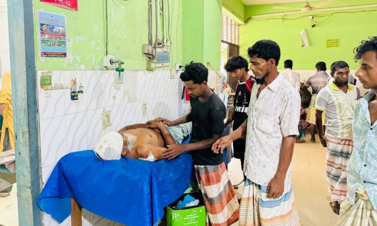 সিংড়ায় ঈদগাহ মাঠের জমি দখল নিয়ে দুই গ্রামবাসীর সংঘর্ষ, আহত ৩০