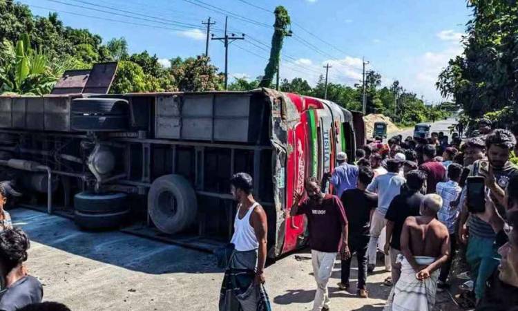 সেপ্টেম্বরে ৪৪২ সড়ক দুর্ঘটনায় ঝরল ৪২৩ প্রাণ