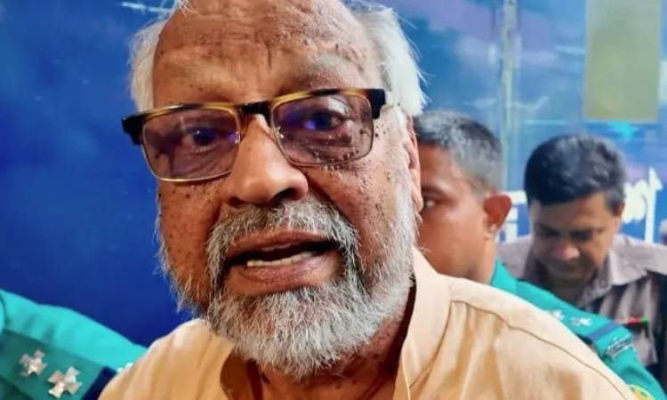 রিমান্ড শেষে আদালতে আখতারুজ্জামান
