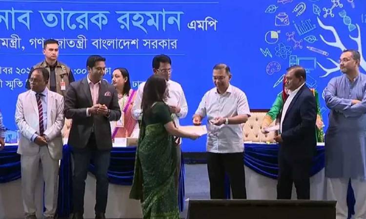 শতাধিক গুণী শিক্ষকের হাতে সম্মাননা তুলে দিলেন প্রধানমন্ত্রী