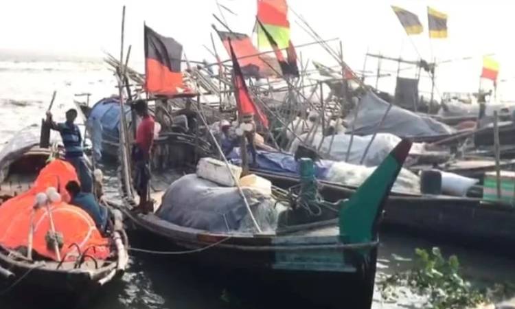 মধ্যরাত থেকে ইলিশ ধরায় ২২ দিনের নিষেধাজ্ঞা শুরু