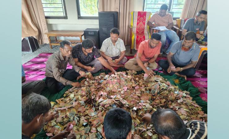 কুষ্টিয়ায় জনসম্মুখে লালন মাজারের দানবাক্সের টাকা গণনা, মিলল সাড়ে ৬ লাখ টাকা