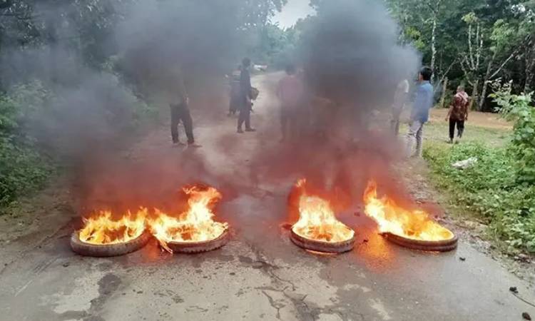 সাজেকে অনির্দিষ্টকালের সড়ক অবরোধ, যান চলাচল বন্ধ