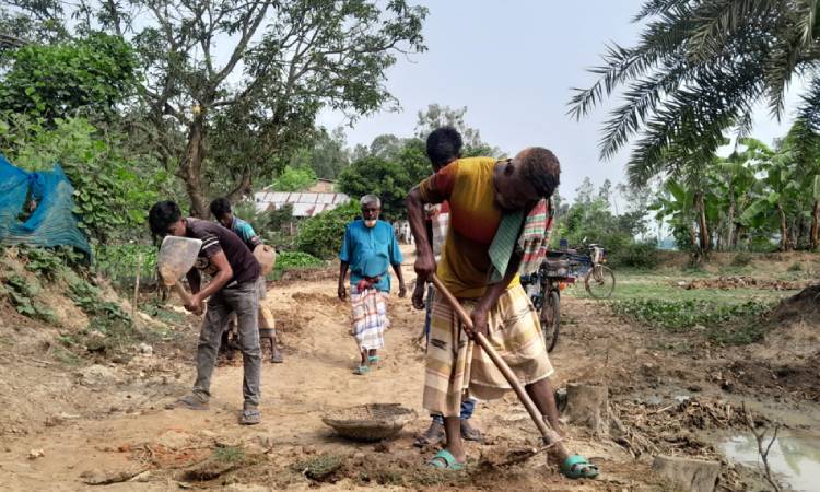 সিংড়ায় উদ্বোধনের পরও শুরু হয়নি ২ কিলোমিটার সড়ক  নির্মাণকাজ
