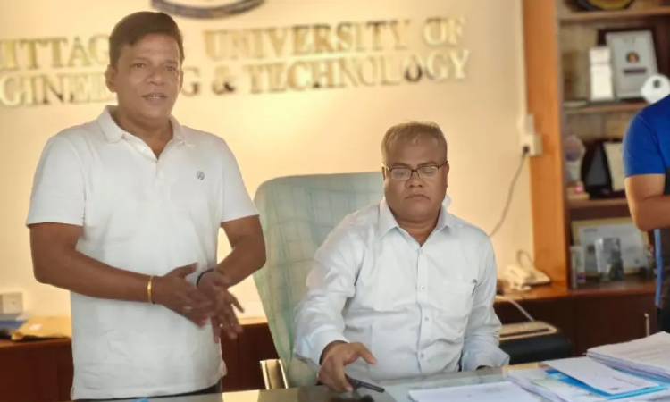 ছাত্রদল নেতাদের সঙ্গে নিয়ে তালা ভেঙে নিজ দপ্তরে ঢুকলেন  চুয়েটের নতুন উপাচার্য