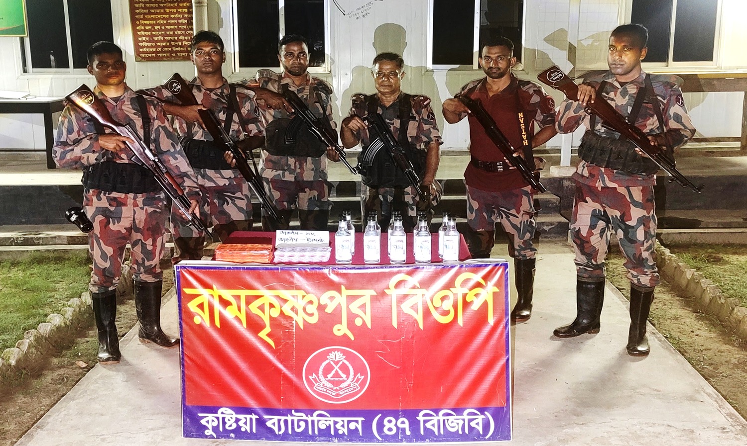 দৌলতপুর সীমান্ত থেকে গাঁজাসহ আটক ১