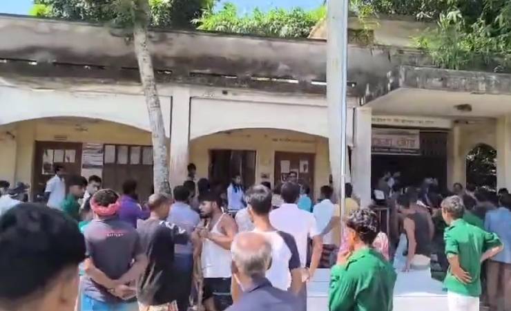 আদিতমারীতে বিদ্যালয়ে বহিরাগতদের হামলা, প্রধান শিক্ষক ও শিক্ষার্থীসহ আহত একাধিক