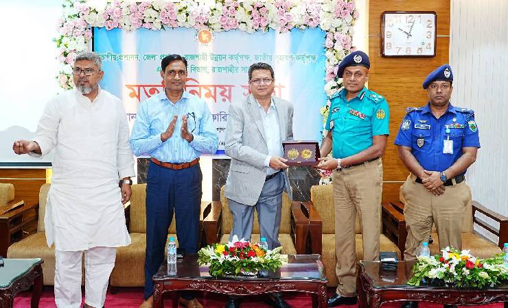 রাজশাহীকে আধুনিক ও বাসযোগ্য নগরী হিসেবে গড়তে সমন্বিতভাবে কাজ করার আহ্বান গণপূর্ত মন্ত্রীর